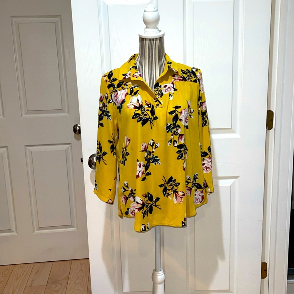 Van Heusensplit neck top
